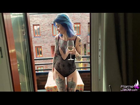 ❤️ Sjajna djevojka siše s gutljajem i strastveno jebe pod otvorenim nebom ❌ Porno vk kod nas ️❤